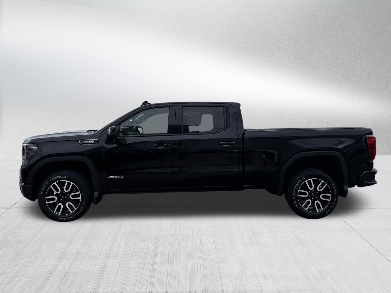 Used 2023 GMC Sierra 1500 AT4 w/ AT4 Preferred Package AWD/4WD image 4