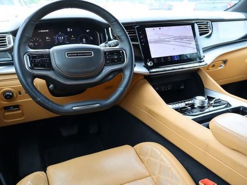 Used 2023 Jeep Grand Wagoneer L Series III AWD/4WD image 5