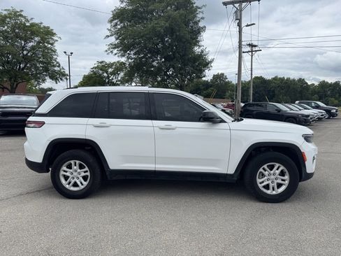 Used 2023 Jeep Grand Cherokee Laredo image 7