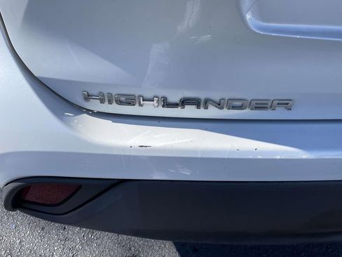 Used 2022 Toyota Highlander LE image 25