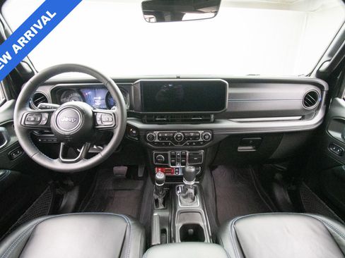 Used 2024 Jeep Wrangler Unlimited Rubicon 4xe image 14