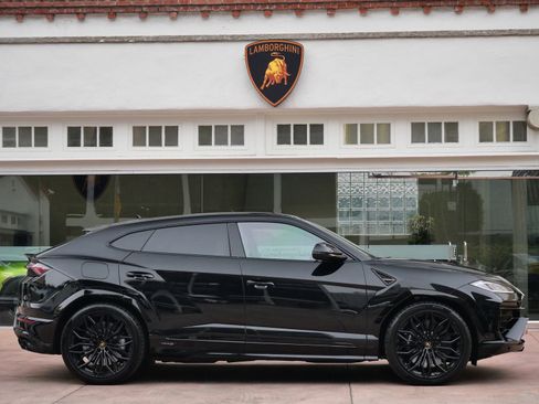 Used 2025 Lamborghini Urus S AWD/4WD image 2