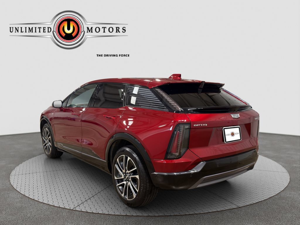 Used 2025 Cadillac Optiq Sport 2 w/ LPO, Floor Liner Package AWD/4WD image 3