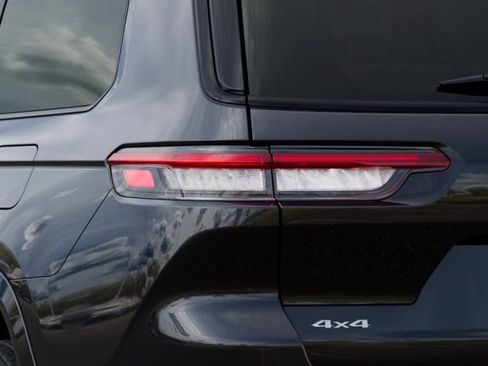 New 2026 Jeep Grand Cherokee L Summit AWD/4WD image 9