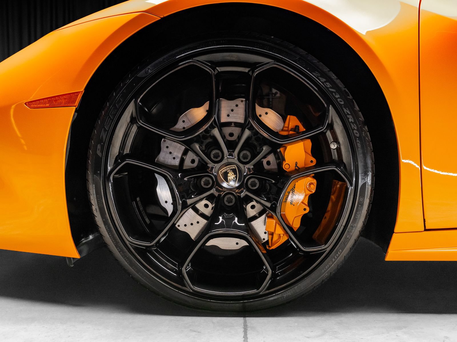 Used 2018 Lamborghini Huracan LP 580-2 RWD image 28