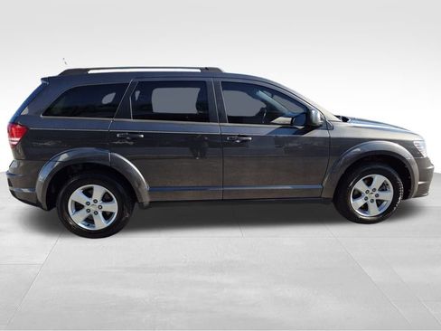 Used 2016 Dodge Journey SE w/ Flexible Seating Group image 9