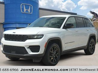 Used 2024 Jeep Grand Cherokee Altitude AWD/4WD video 1