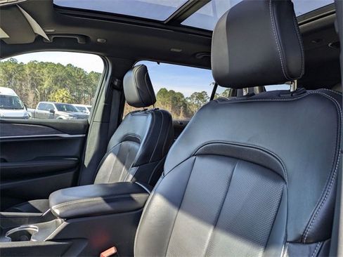 Used 2024 Jeep Grand Cherokee L Limited w/ Luxury Tech Group II image 19