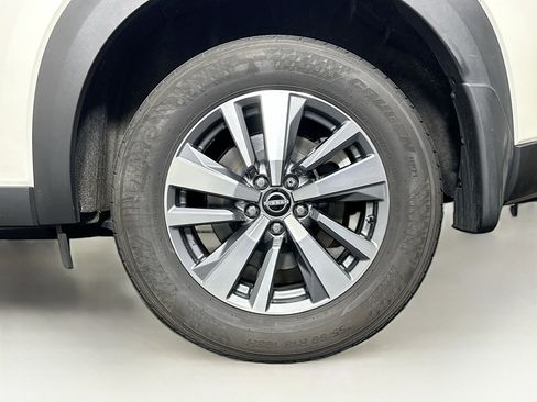 Used 2024 Nissan Pathfinder SL image 11