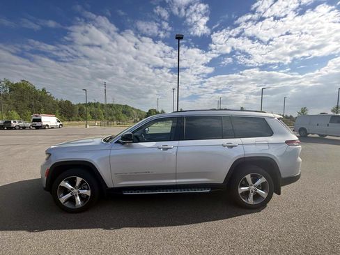 Used 2021 Jeep Grand Cherokee L Limited w/ Luxury Tech Group II image 2