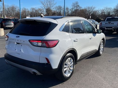 Used 2020 Ford Escape SE image 3