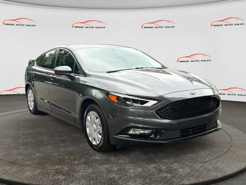 Used 2018 Ford Fusion SE w/ Fusion SE Technology Package FWD image 5