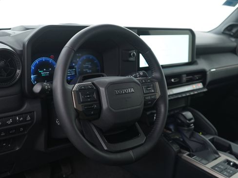 Used 2025 Toyota Land Cruiser image 22