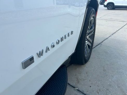 Used 2024 Jeep Wagoneer Series II w/ Flexible Seating Group AWD/4WD image 33