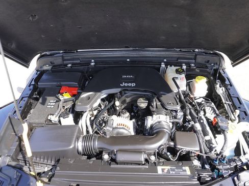 Used 2021 Jeep Gladiator Sport AWD/4WD image 32