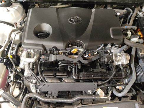 Used 2021 Toyota Camry LE FWD image 30