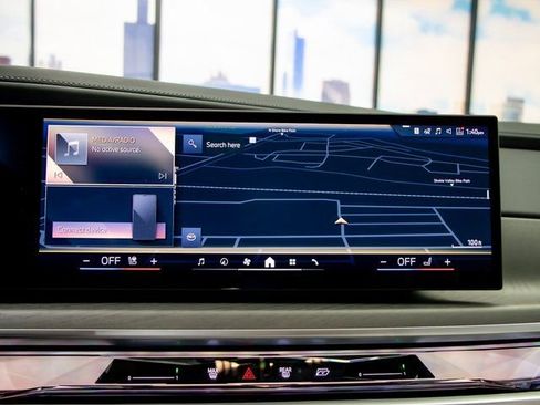 Used 2025 BMW 750e xDrive w/ Premium Package image 19