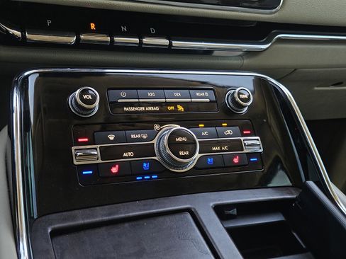 Used 2021 Lincoln Navigator Reserve AWD/4WD image 27