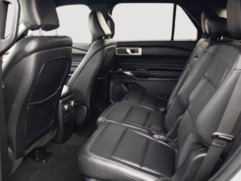 Used 2020 Ford Explorer XLT w/ Equipment Group 202A image 17