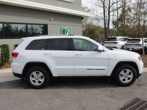 Used 2017 Jeep Grand Cherokee Laredo w/ Quick Order Package 2BE image 3