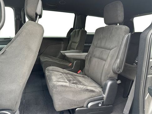 Used 2017 Dodge Grand Caravan SE FWD image 11