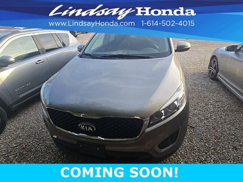 Used 2017 Kia Sorento LX w/ LX Convenience Package image 9