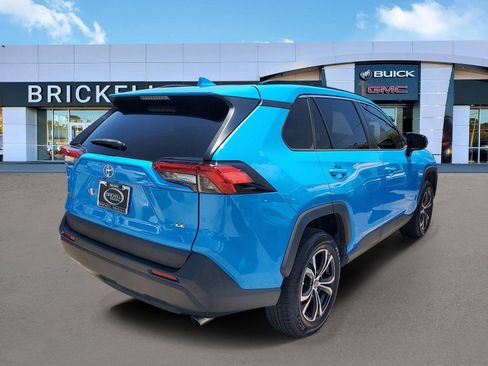 Used 2019 Toyota RAV4 LE FWD image 3