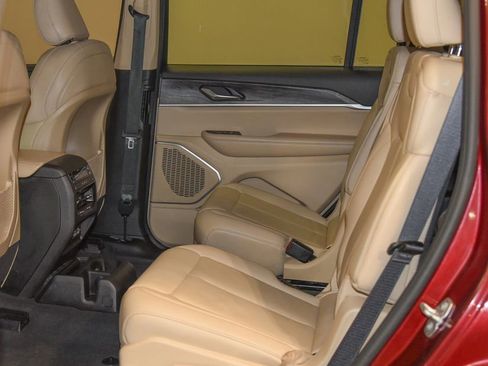 Used 2022 Jeep Grand Cherokee L Limited image 4