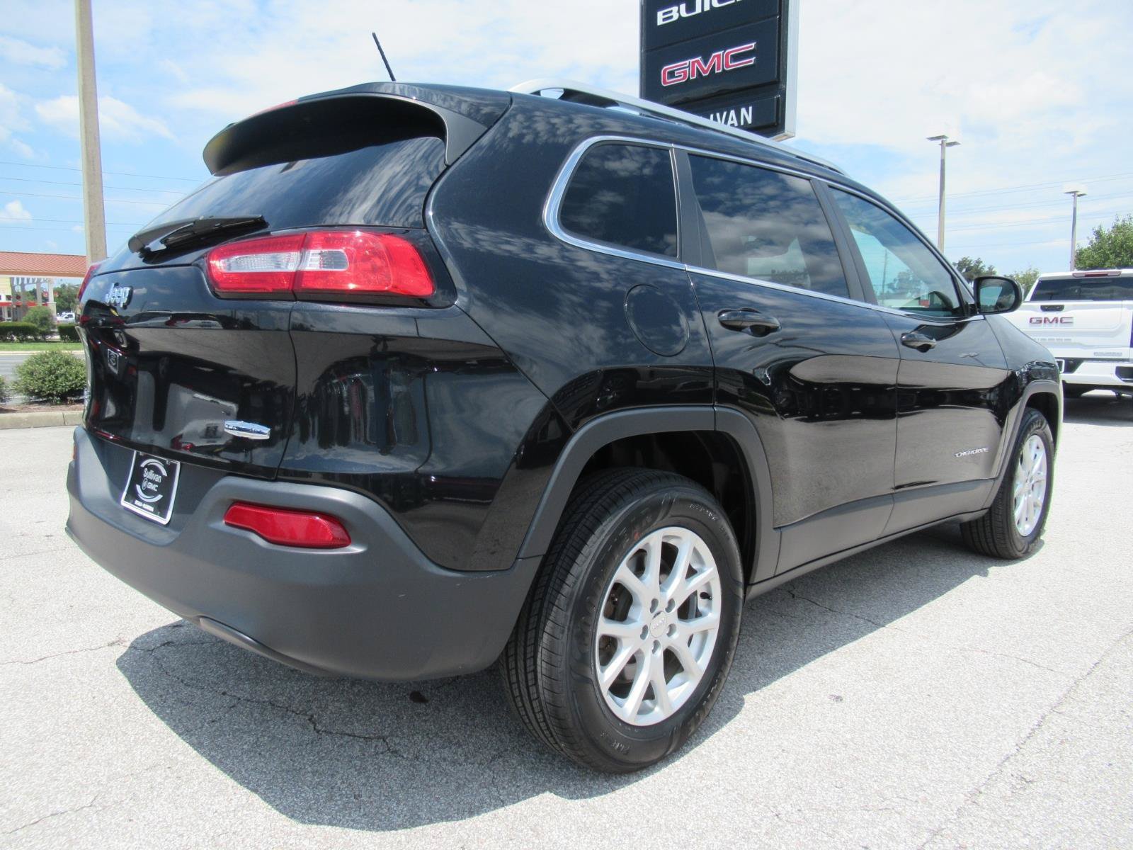 Used 2015 Jeep Cherokee Latitude w/ Cold Weather Group AWD/4WD image 7