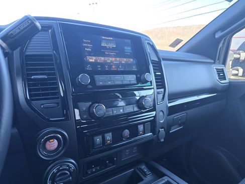 Used 2024 Nissan Titan SV w/ SV Convenience Package image 26