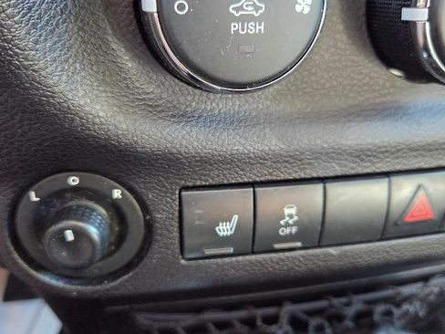 Used 2017 Jeep Wrangler Unlimited Sahara w/ Dual Top Group AWD/4WD image 22