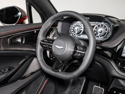 Used 2025 Aston Martin DBX 707 image 27