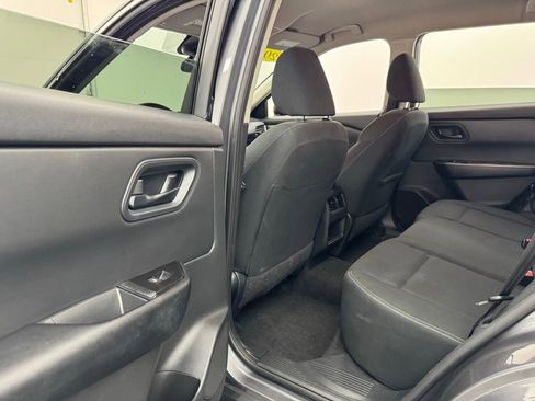 Used 2024 Nissan Rogue S image 34