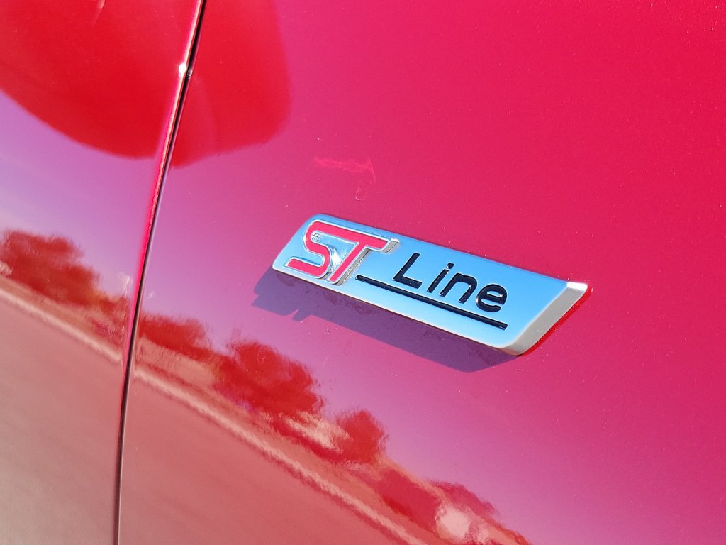 Used 2023 Ford Escape ST-Line w/ Tech Pack #1 FWD image 6
