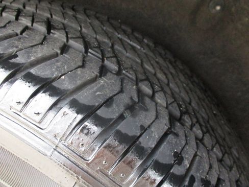 Used 2024 Chrysler Pacifica Limited FWD image 15