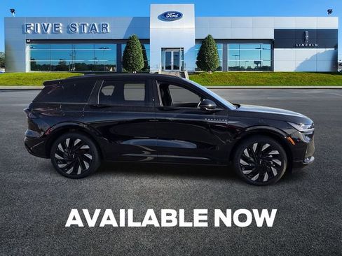 Used 2025 Lincoln Nautilus Reserve w/ Jet Appearance Package image 9