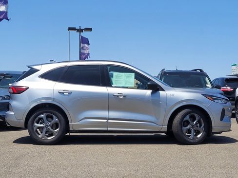 Used 2023 Ford Escape ST-Line image 3