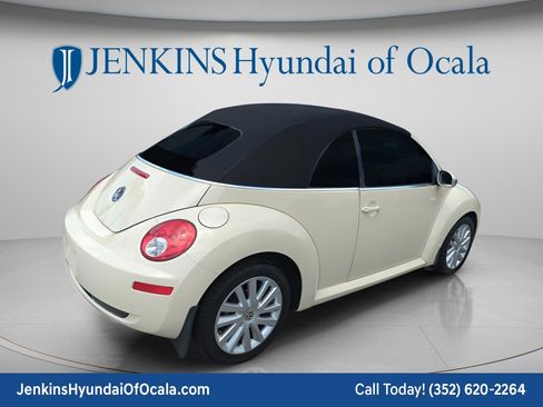 Used 2008 Volkswagen Beetle SE FWD image 4