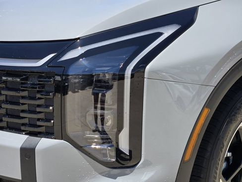 New 2026 Kia Sportage EX FWD image 7