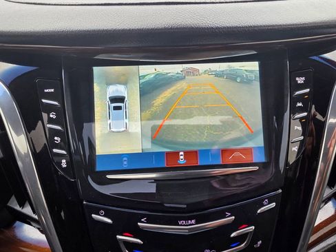 Used 2019 Cadillac Escalade Premium Luxury image 23