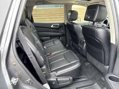 Used 2018 Nissan Pathfinder Platinum image 13