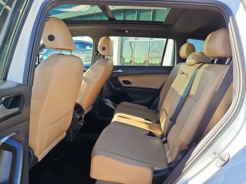 Certified 2024 Volkswagen Tiguan SE image 9