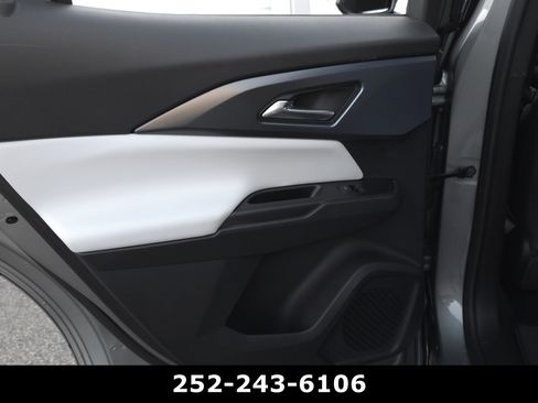 Used 2025 Chevrolet Equinox EV LT w/ Convenience Package image 34