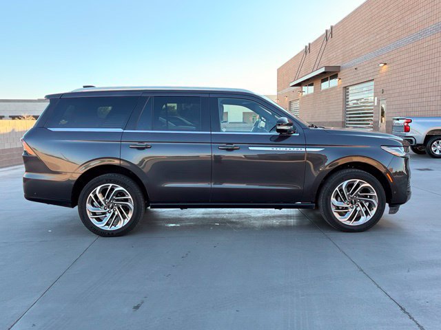 Used 2025 Lincoln Navigator Reserve AWD/4WD image 5