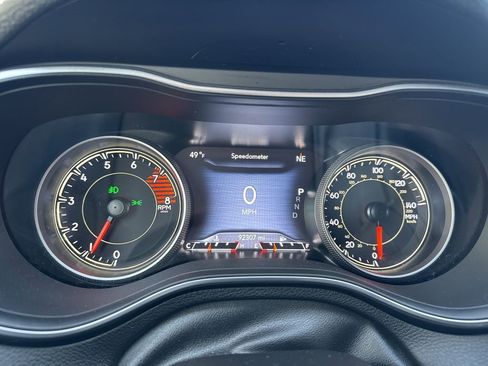 Used 2021 Jeep Cherokee Latitude Lux w/ Comfort/Convenience Group image 17