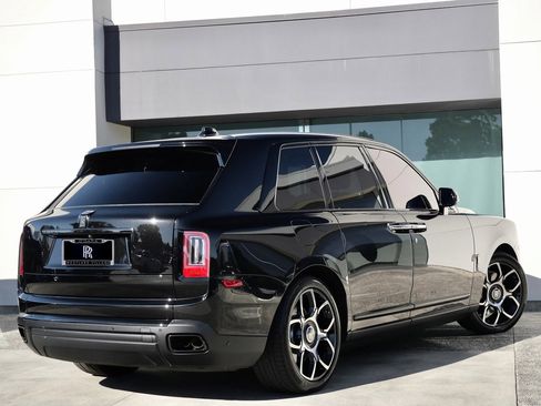 Certified 2022 Rolls-Royce Cullinan Black Badge image 2
