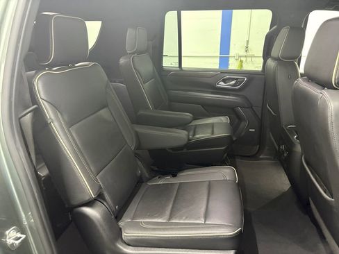 Used 2023 Chevrolet Suburban Premier AWD/4WD image 19