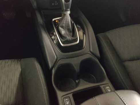 Used 2020 Nissan Rogue SV AWD/4WD image 26