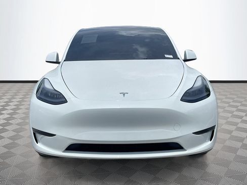 Used 2024 Tesla Model Y Long Range RWD image 2