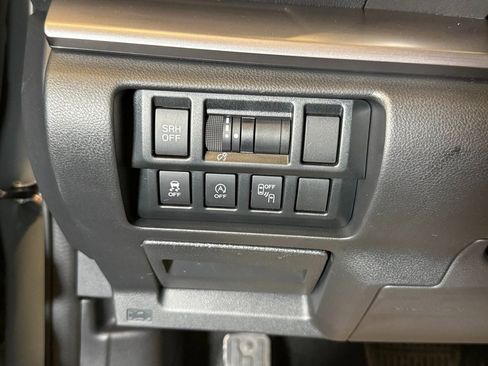 Used 2020 Subaru Crosstrek 2.0i Limited w/ Moonroof Package w/Navigation image 19